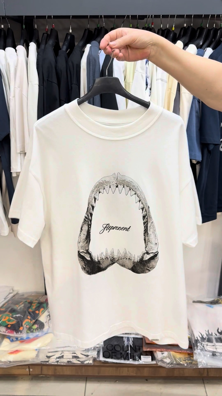 Футболка Represent